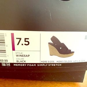 USED:  Vera Wang Size 7.5 Wedges